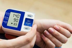 中外醫學指南最新推薦：多數高血壓患者儘量把血壓降到＜130/80！
