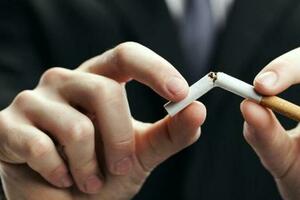 吸菸與黃斑病變有關係嗎？