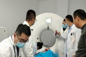 8位上海專家加入果洛州人民醫院醫療幫扶 為當地醫療創造多個「第一」