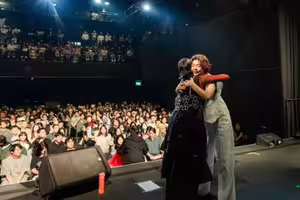 金鐘影后突衝上台！喜劇演員演出一半掀高潮 「母女」互動曝光