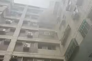 快訊／台中潭子住宅大樓起火 5住戶疏散