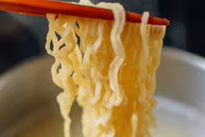 泡麵「調味包」該先加還後放？大廠曝正確加法：味道更有層次