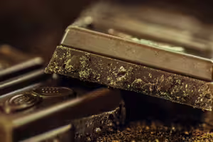 「黑巧克力」逆轉脂肪肝！肝臟權威醫師證實：改善糖尿病、內臟脂肪