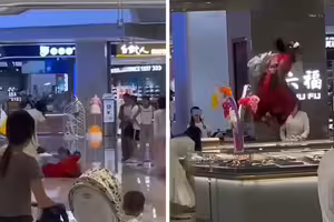 母拒買金飾　女兒大鬧專櫃狂踩