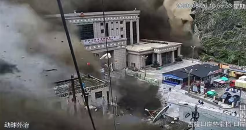 重大傷亡！土石流吞噬村鎮　百人狂逃來不及