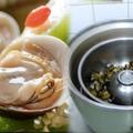 超鮮美！電鍋蒸蛤蜊，巧用一個空碗竟能收集到「蜆精」實在太神奇了！趕快試試！