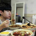 這個14歲韓國男孩每日靠「吃吃喝喝」，一天賺走我一月的薪水！