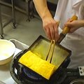 正宗日本 玉子燒 雞蛋 軟Q多汁，來看看日本明星大廚是怎麼製作玉子燒的吧！