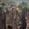 世界上最危險的村莊：全村住在垂直的懸崖上