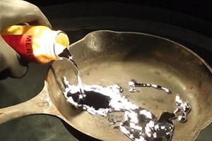 這男人把煮沸的「水銀」拿來煎「雞蛋」，用汞(水銀)來煮雞蛋那會變成怎麼樣呢？