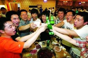 喝酒不宜吃的食物!!一定要讓親朋好友知道的!