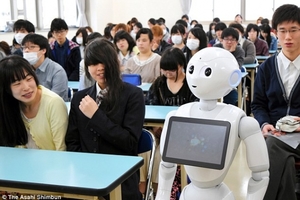 全球首例！日本破例錄取機器人為高中生！
