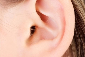 你的耳朵其實會自己變化！如果你按耳垂覺得痛....真的要去看一下醫生了！