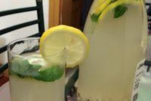 檸檬薏米水，不但治便秘減體重還能美白肌膚呢!