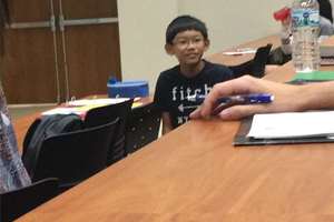 年僅11歲的他上大學旁聽化學課，他的那句話更是讓在座的大學生徒增隱形壓力！