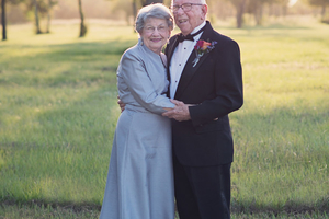 老夫妻等了「70年」才拍婚紗照！「最浪漫感情」攝影師都忍不住問到「美滿婚姻秘訣」！