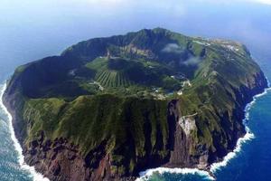 地球上最不可思議的14個村落 ! 連活火山口都有人敢住!?