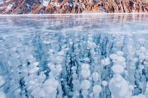22張拍結冰的「地球最深的湖」底下根本就是神奇的外太空！