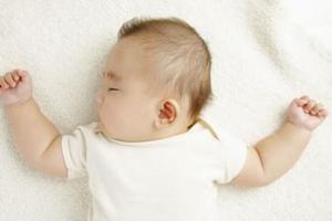 新生寶寶需要枕頭嗎 何時需要給寶寶準備枕頭 該如何選擇