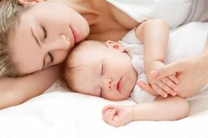 媽媽有沒有注意寶貝睡覺的樣子？看看睡相了解隱藏的健康問題