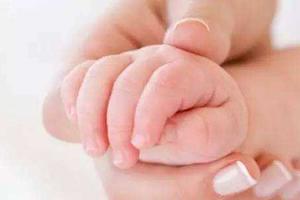 寶寶撕咬手指倒刺可引發感染，這樣處理既乾淨還不傷手，超實用