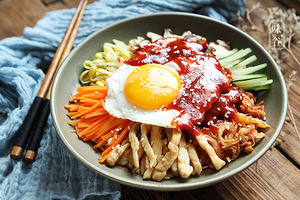 韓式拌飯 !  韓劇里出鏡率極高的美食，在家自己做，簡單易學，鮮辣過癮！