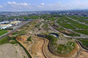 (房地產投資) 都會公園屋主抗空汙信心強！交易"價平、量縮"