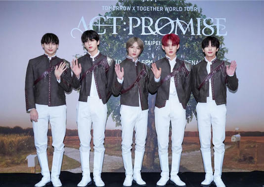 TOMORROW X TOGETHER成員休寧凱(左起)、秀彬、杋圭、然竣、太顯接受台灣媒體聯訪。(羅永銘攝) TOMORROW X TOGETHER成員休寧凱(左起)、秀彬、杋圭、然竣、太顯接受台灣媒體聯訪。(羅永銘攝)