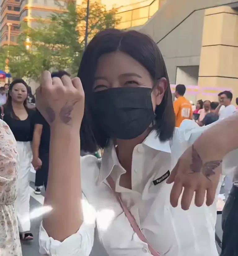 ▲陳妍希在拍攝《狙擊蝴蝶》期間,手上不見婚戒。(圖/陳妍希小紅書) ▲陳妍希在拍攝《狙擊蝴蝶》期間,手上不見婚戒。(圖/陳妍希小紅書)