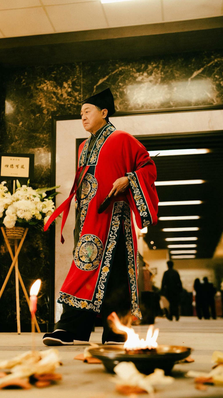 金獎得主許冠文為戲特地學習破地獄儀式。(圖/華映提供) 金獎得主許冠文為戲特地學習破地獄儀式。(圖/華映提供)