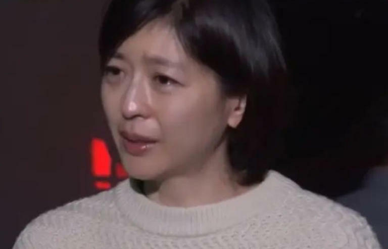 中山美穗的妹妹中山忍,在姊姊的住宅前面,看到大批守候的媒體,淚流滿面,泣不成聲。 中山美穗的妹妹中山忍,在姊姊的住宅前面,看到大批守候的媒體,淚流滿面,泣不成聲。