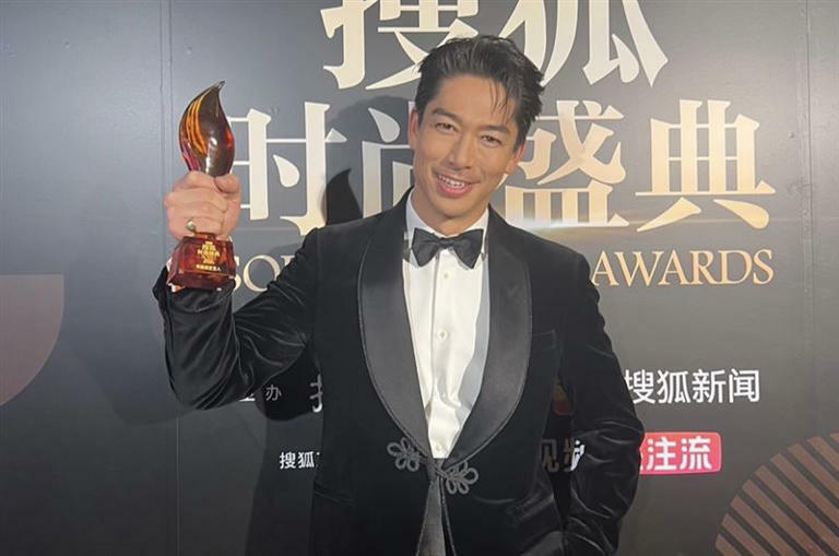 黑澤良平聽到自己成為全民情敵害羞笑了。(圖/翻攝自微博) 黑澤良平聽到自己成為全民情敵害羞笑了。(圖/翻攝自微博)