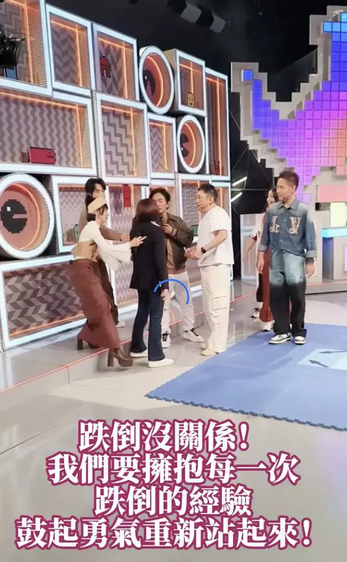 ▲于美人以跌倒經驗鼓勵眾人,「跌倒沒關係!我們要擁抱每一次跌倒的經驗,鼓起勇氣重新站起來!」(圖/翻攝自于美人臉書) ▲于美人以跌倒經驗鼓勵眾人,「跌倒沒關係!我們要擁抱每一次跌倒的經驗,鼓起勇氣重新站起來!」(圖/翻攝自于美人臉書)