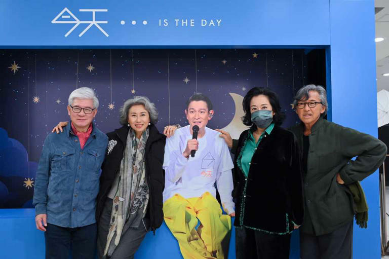 林子祥(左起)、葉蒨文與朱玲玲夫妻朝聖劉德華演唱會。(圖/FB@映藝娛樂) 林子祥(左起)、葉蒨文與朱玲玲夫妻朝聖劉德華演唱會。(圖/FB@映藝娛樂)