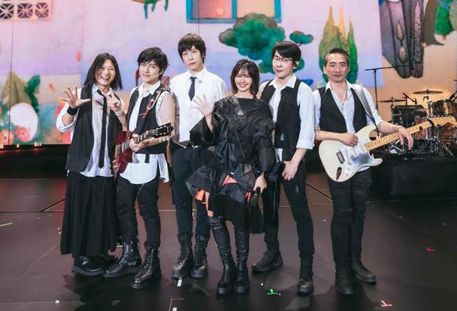 五月天《回到那一天》新加坡第二場,天后孫燕姿助陣。(相信音樂提供) 五月天《回到那一天》新加坡第二場,天后孫燕姿助陣。(相信音樂提供)