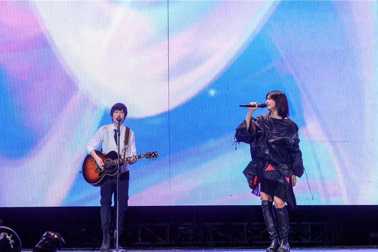 五月天《回到那一天》新加坡第二場,天后孫燕姿助陣。(相信音樂提供) 五月天《回到那一天》新加坡第二場,天后孫燕姿助陣。(相信音樂提供)