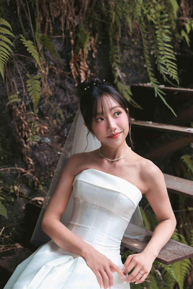 蔡佩軒為新歌穿婚紗。(圖/可瑞思國際娛樂) 蔡佩軒為新歌穿婚紗。(圖/可瑞思國際娛樂)