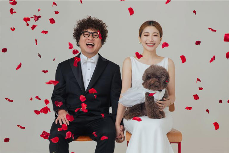 納豆、依依與愛犬拍婚紗(圖/經紀公司提供) 納豆、依依與愛犬拍婚紗(圖/經紀公司提供)