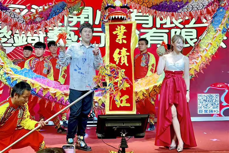 江泳錡前夫楊煥(左)走得太突然,眾人震驚。(圖/翻攝楊煥臉書) 江泳錡前夫楊煥(左)走得太突然,眾人震驚。(圖/翻攝楊煥臉書)