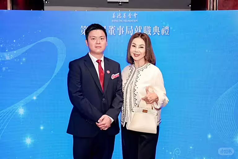 謝玲玲與小兒子林孝能合影。(圖/翻攝自小紅書) 謝玲玲與小兒子林孝能合影。(圖/翻攝自小紅書)