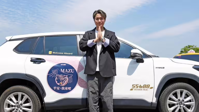 黃少谷放下藝人身段努力賺錢養家,讓許多網友相當敬佩。(圖/翻攝自黃少谷臉書) 黃少谷放下藝人身段努力賺錢養家,讓許多網友相當敬佩。(圖/翻攝自黃少谷臉書)