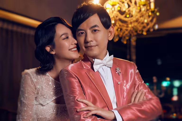 黃子佼(左)與孟耿如(右)如今被爆結束5年婚姻。(圖/翻攝自黃子佼臉書) 黃子佼(左)與孟耿如(右)如今被爆結束5年婚姻。(圖/翻攝自黃子佼臉書)