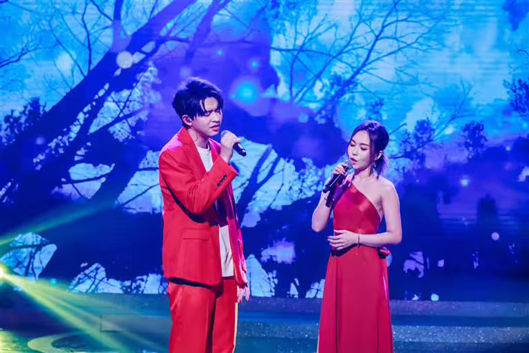 李子森(左)、杜忻恬合唱天黑黑(圖/中視提供) 李子森(左)、杜忻恬合唱天黑黑(圖/中視提供)