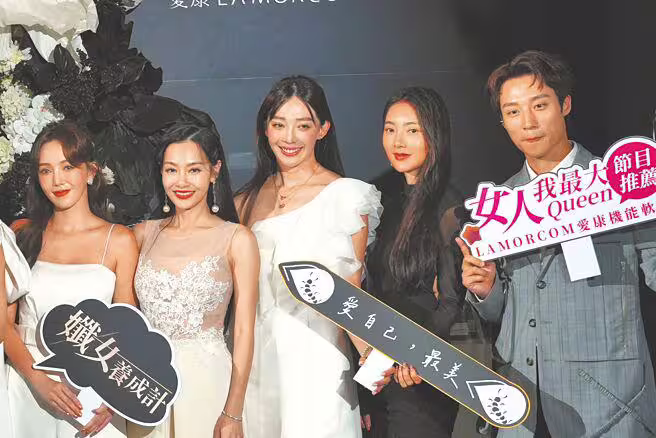 拐拐(左起)、王思佳、王心恬、吳速玲、卞慶華9日替選秀活動站台。(謝采恩攝) 拐拐(左起)、王思佳、王心恬、吳速玲、卞慶華9日替選秀活動站台。(謝采恩攝)