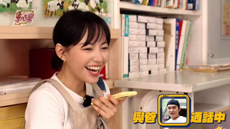 焦恩俊（右下圖）視訊驗收女兒愛心便當。（圖／Yahoo《星二代很忙內》 提供）