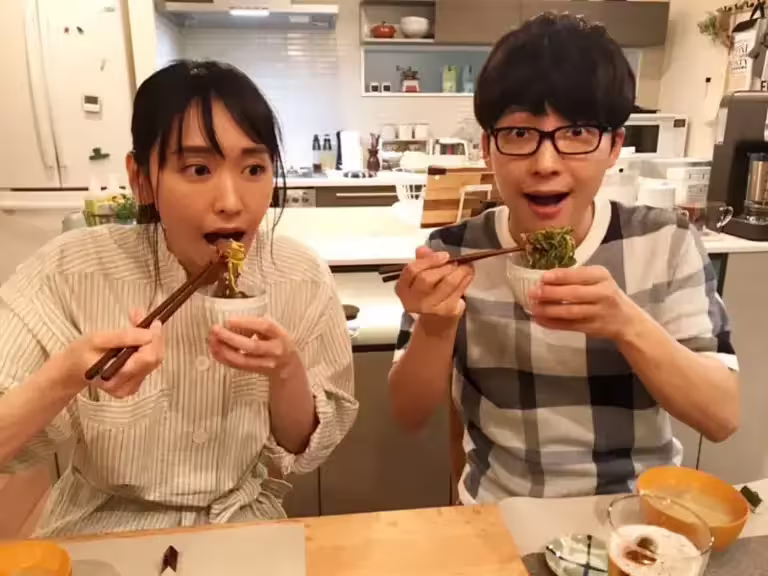 ▲新垣結衣(左)與星野源(右)被認為是在拍攝《月薪嬌妻》時假戲真做。(圖/@nigehaji_tbs X) ▲新垣結衣(左)與星野源(右)被認為是在拍攝《月薪嬌妻》時假戲真做。(圖/@nigehaji_tbs X)