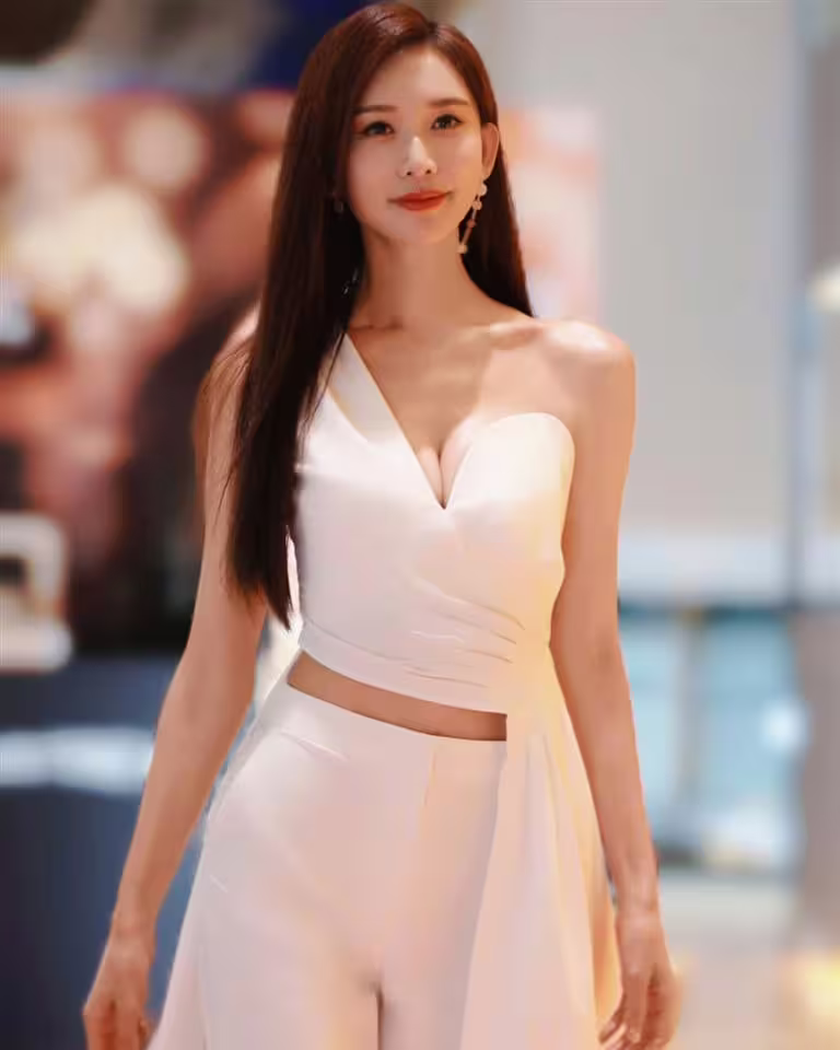 林志玲與言承旭當年曾是演藝圈中的金童玉女。(圖/翻攝自臉書) 林志玲與言承旭當年曾是演藝圈中的金童玉女。(圖/翻攝自臉書)