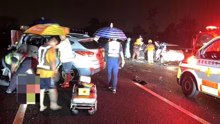 這起車禍造成2名駕駛死亡。（圖／翻攝畫面）