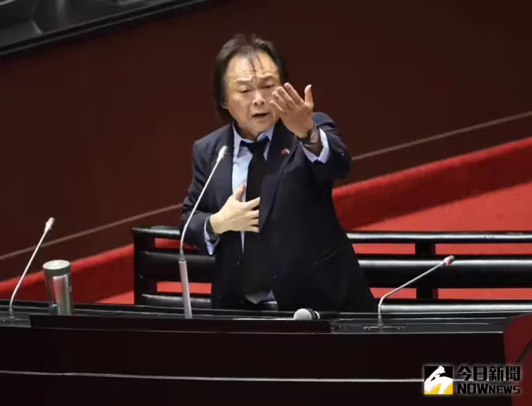 ▲馮光遠不滿王世堅送柯建銘衛生紙「自己擦屁股」,火大稱自己把王聯絡方式刪了。(圖/NOWNEWS資料照片) ▲馮光遠不滿王世堅送柯建銘衛生紙「自己擦屁股」,火大稱自己把王聯絡方式刪了。(圖/NOWNEWS資料照片)