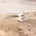 中國大橋又坍塌　白色轎車「墜河遭沖走」